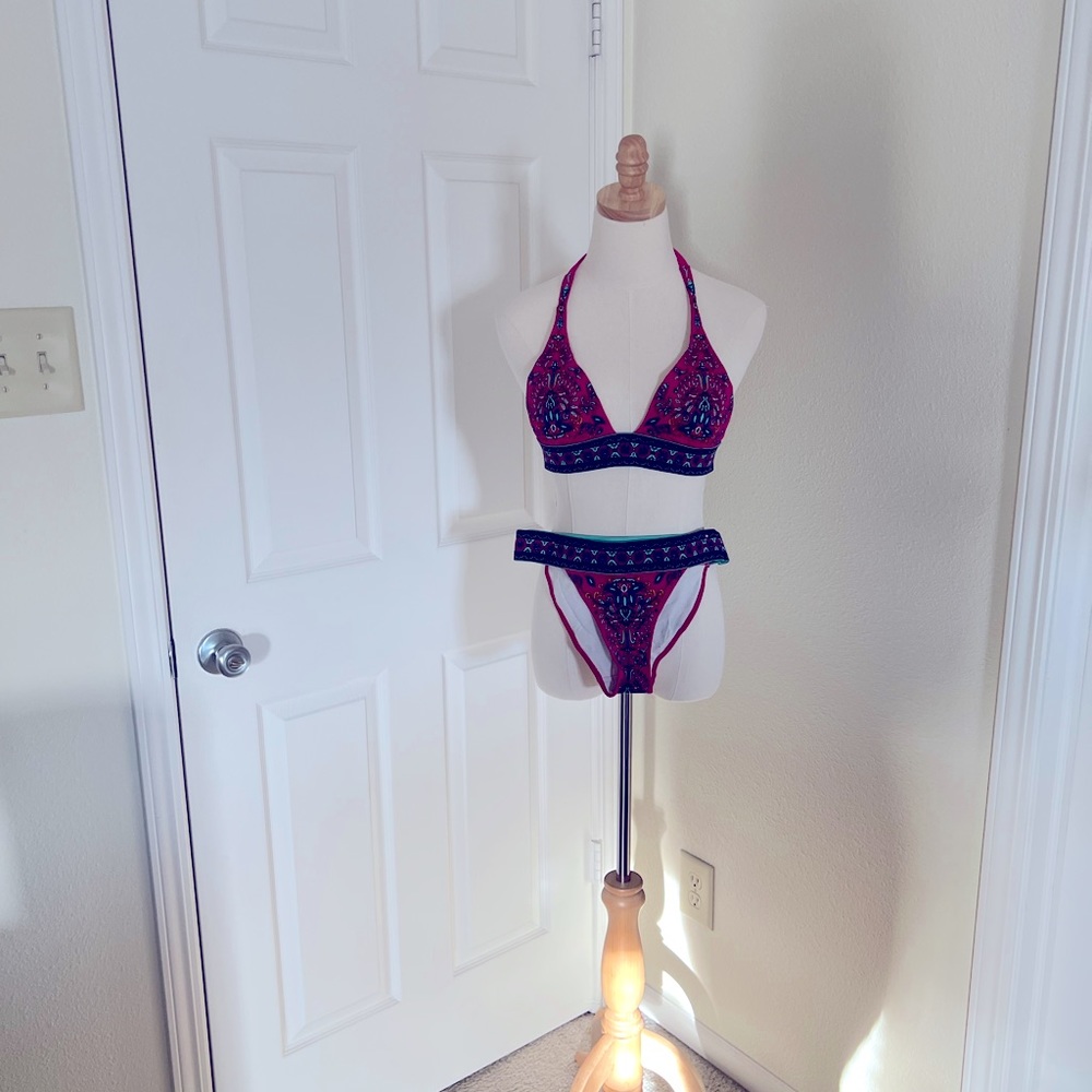 Super fun two-piece hippie steal.